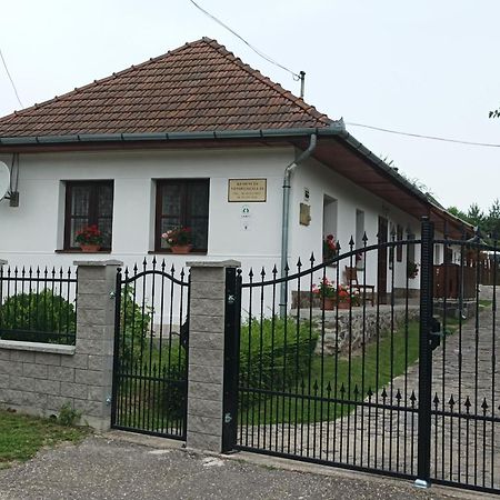 Kemences Vendeghaz Hotel Mikohaza Buitenkant foto