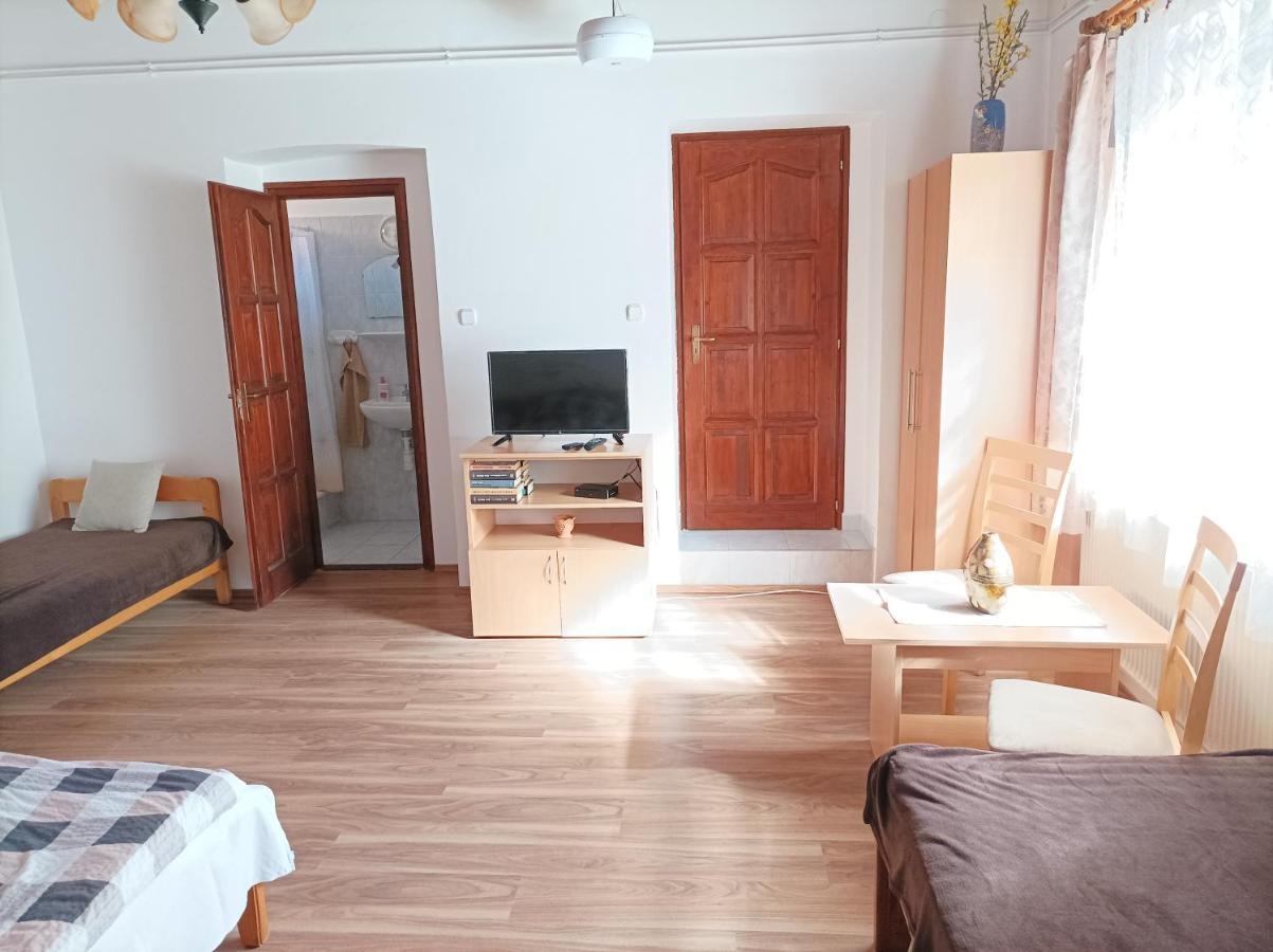 Kemences Vendeghaz Hotel Mikohaza Buitenkant foto