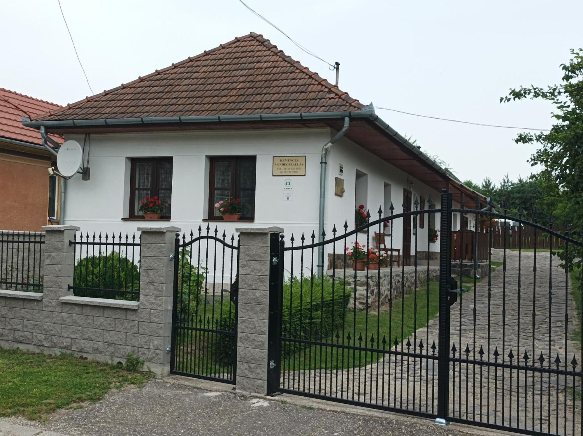 Kemences Vendeghaz Hotel Mikohaza Buitenkant foto