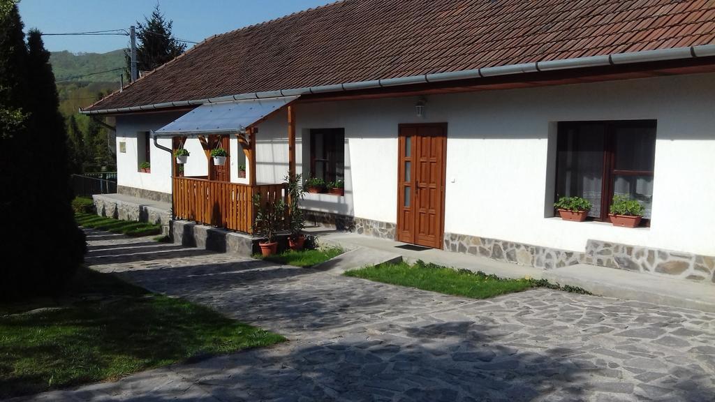 Kemences Vendeghaz Hotel Mikohaza Buitenkant foto