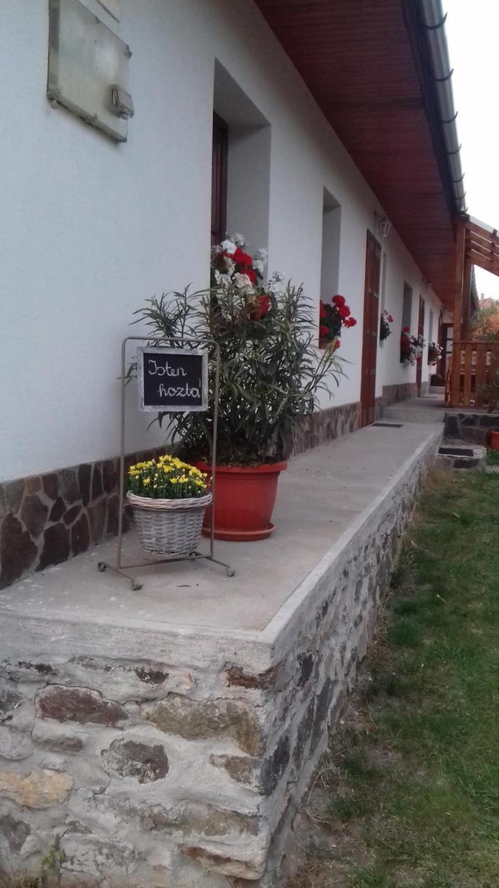 Kemences Vendeghaz Hotel Mikohaza Buitenkant foto